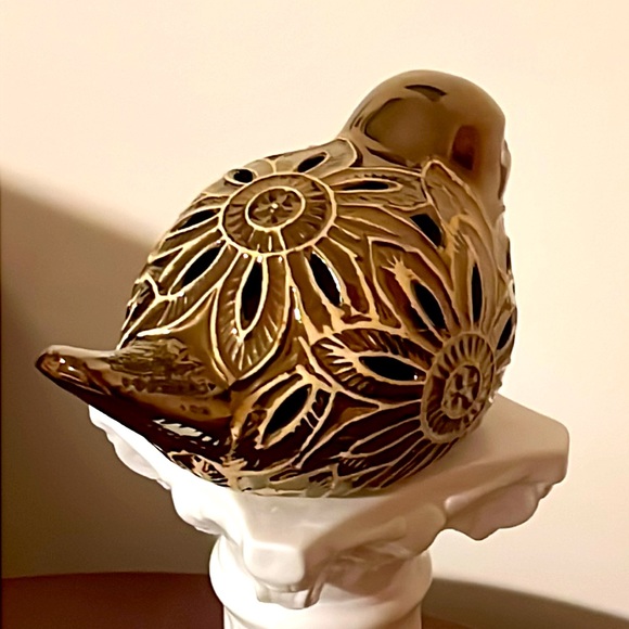 Dark Gold Cardinal Bird - Picture 5 of 11